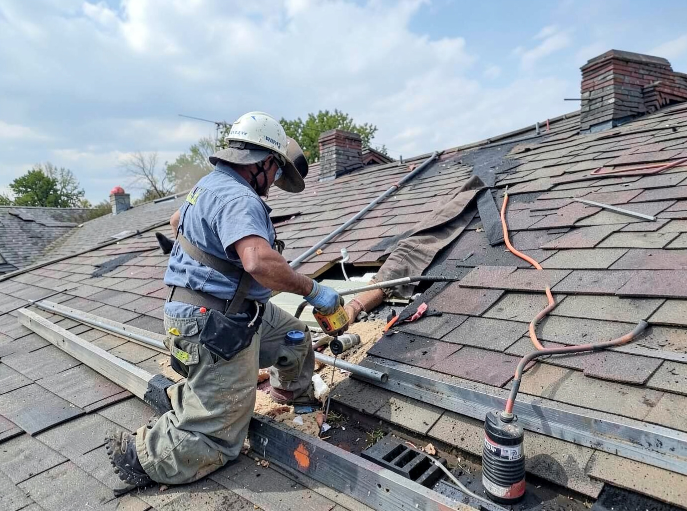 roofing contractor in North Davenport, IA